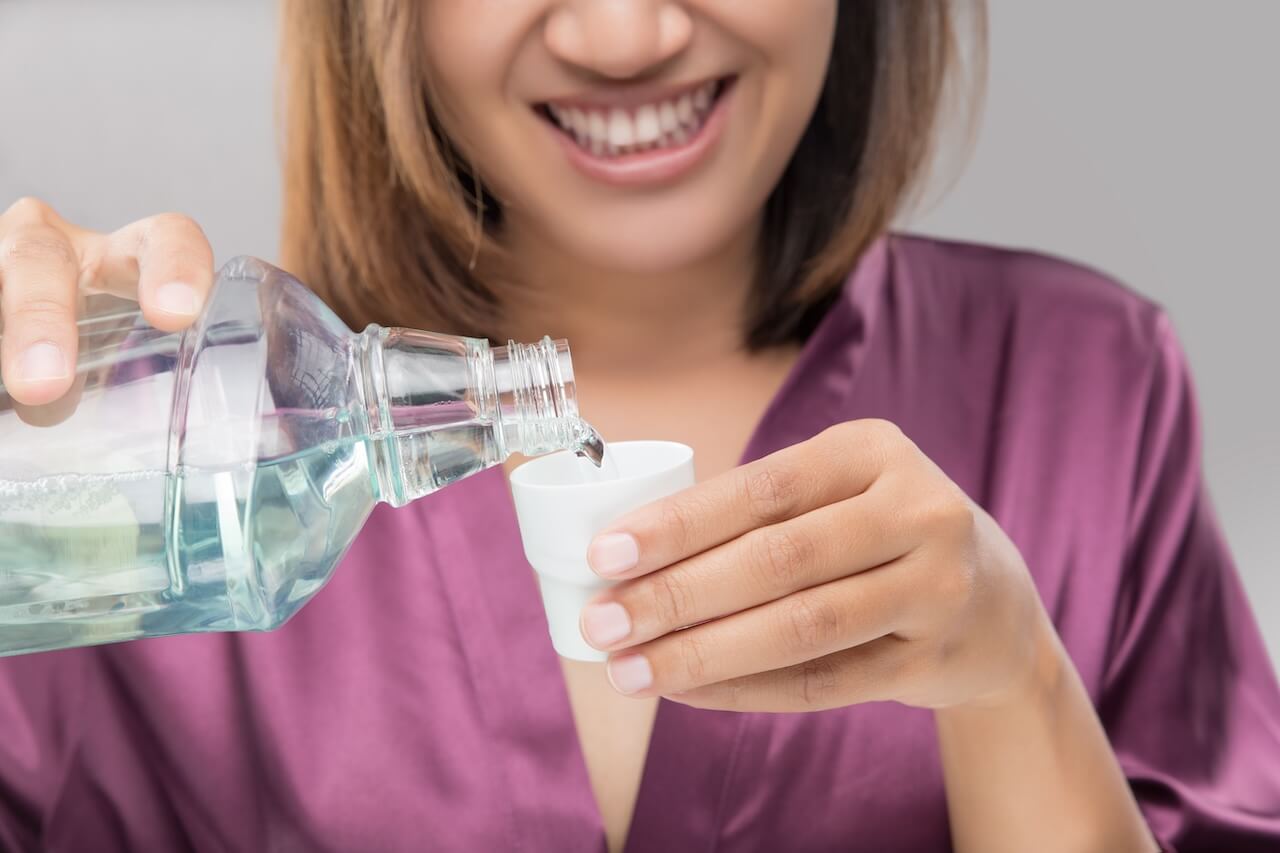 Antibacterial mouthwash to promote healthy gums.