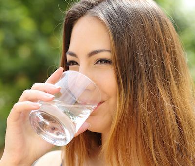 Drinking water to avoid bad breath