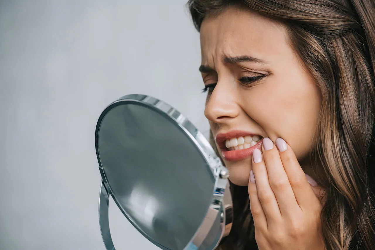 checking-teeth